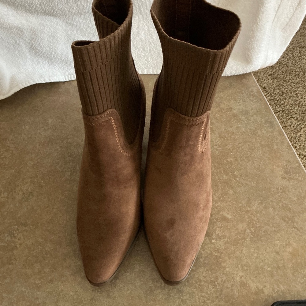 Women’s suede ankle bootie - size 6.5 light brown